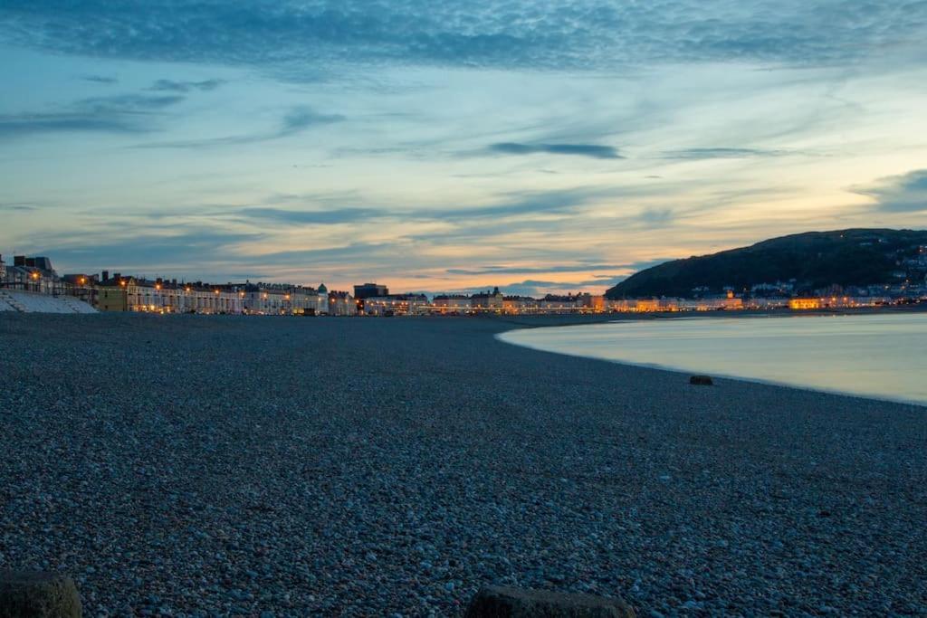 Grove House No.07 - Luxury Apartment Close To The Llandudno Beach Esterno foto